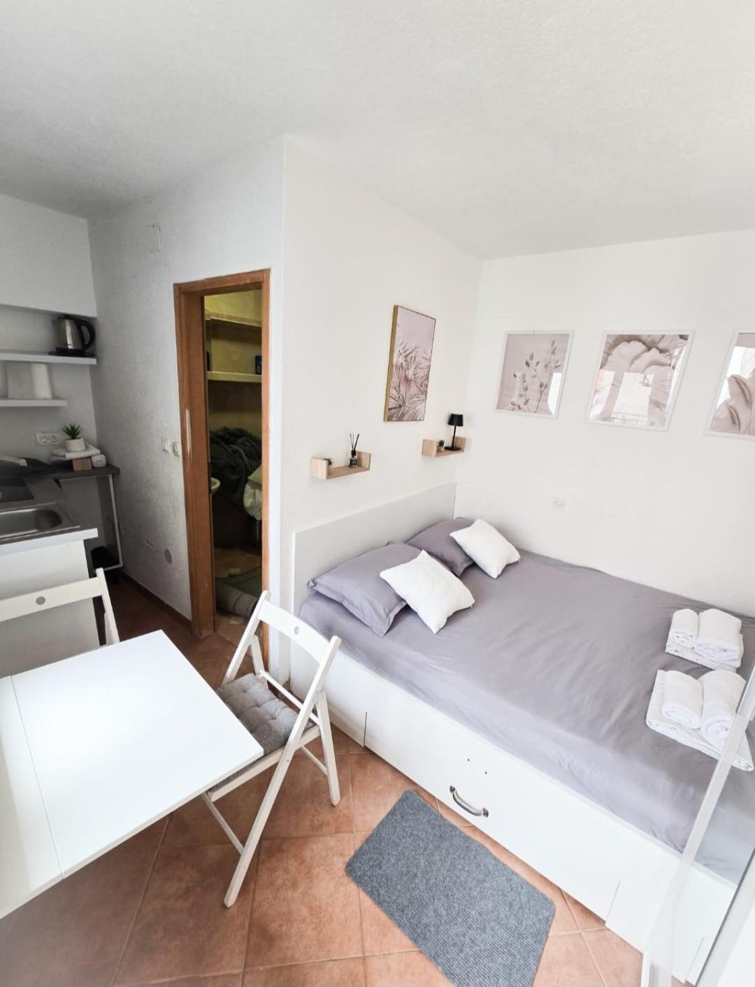 Private Bedroom With Bathroom Baska Voda Luaran gambar