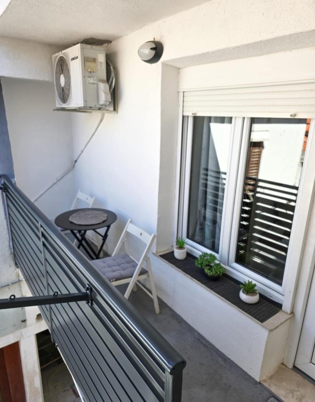 Private Bedroom With Bathroom Baska Voda Luaran gambar